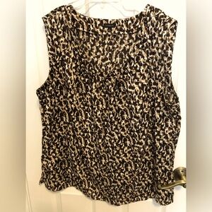 Talbots XL sleeveless top/shell. Brown/cream/khaki print. Scoop neck.